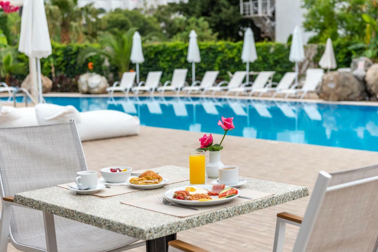 Palm Beach Hotel - Adults Only คอสทาวน์ ภายนอก รูปภาพ